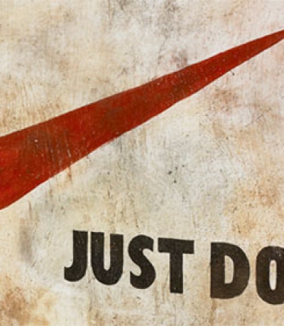 Nhãn hiệu giầy Nike nổi tiếng nhờ Logo hay ngược lại?